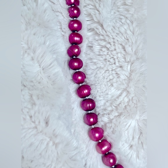 EUC Magenta 🩷💜Freshwater Pearl Necklace 18” - Picture 10 of 16